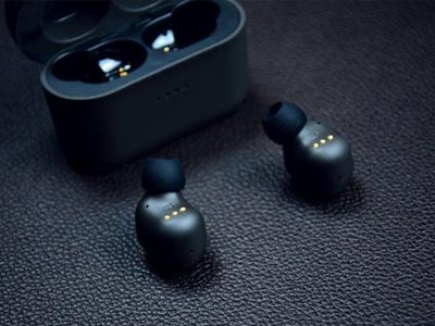 獨(dú)特的藍(lán)牙耳機(jī)設(shè)計(jì)讓您可以聆聽不同的聲音。