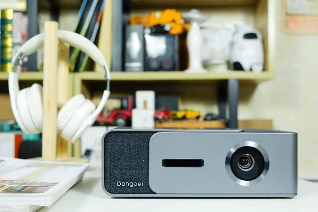 智能投影儀產(chǎn)品設計,如何在市場海洋中占據(jù)一席之地。